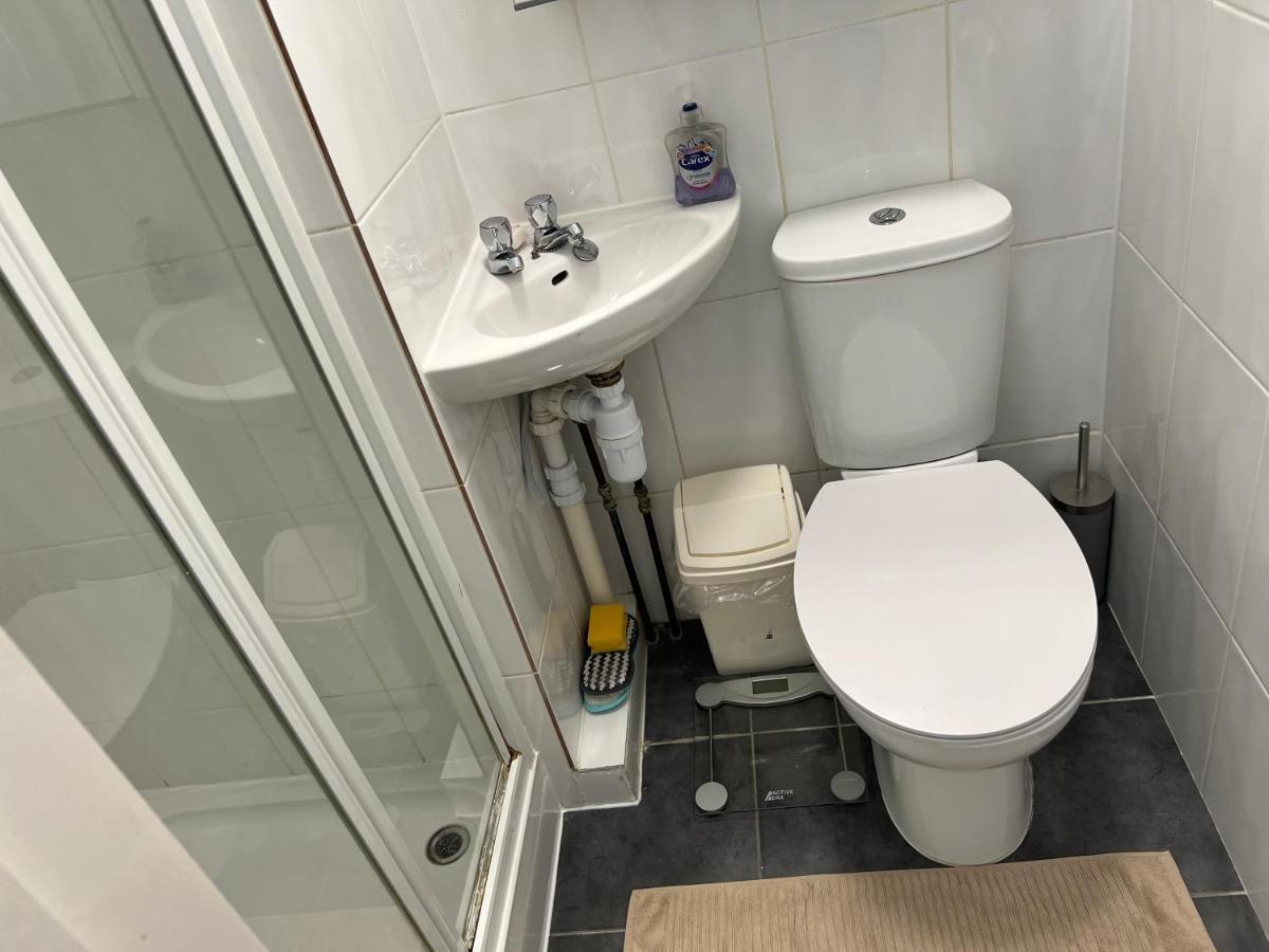 Luxury 1Bed Holiday Flat-10 Minutes From London Bridge & 3Mins Walk To Lewisham Dlr Apartment Exterior foto